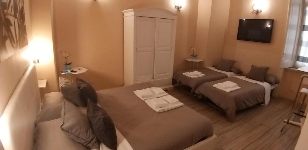 Da Polly A Piazza Amedeo Frühstückspension Neapel